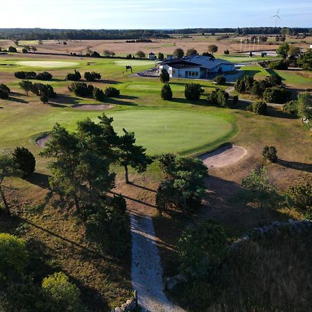 Naer Golfklubb Stugbyn Hotel Ljugarn Exterior photo