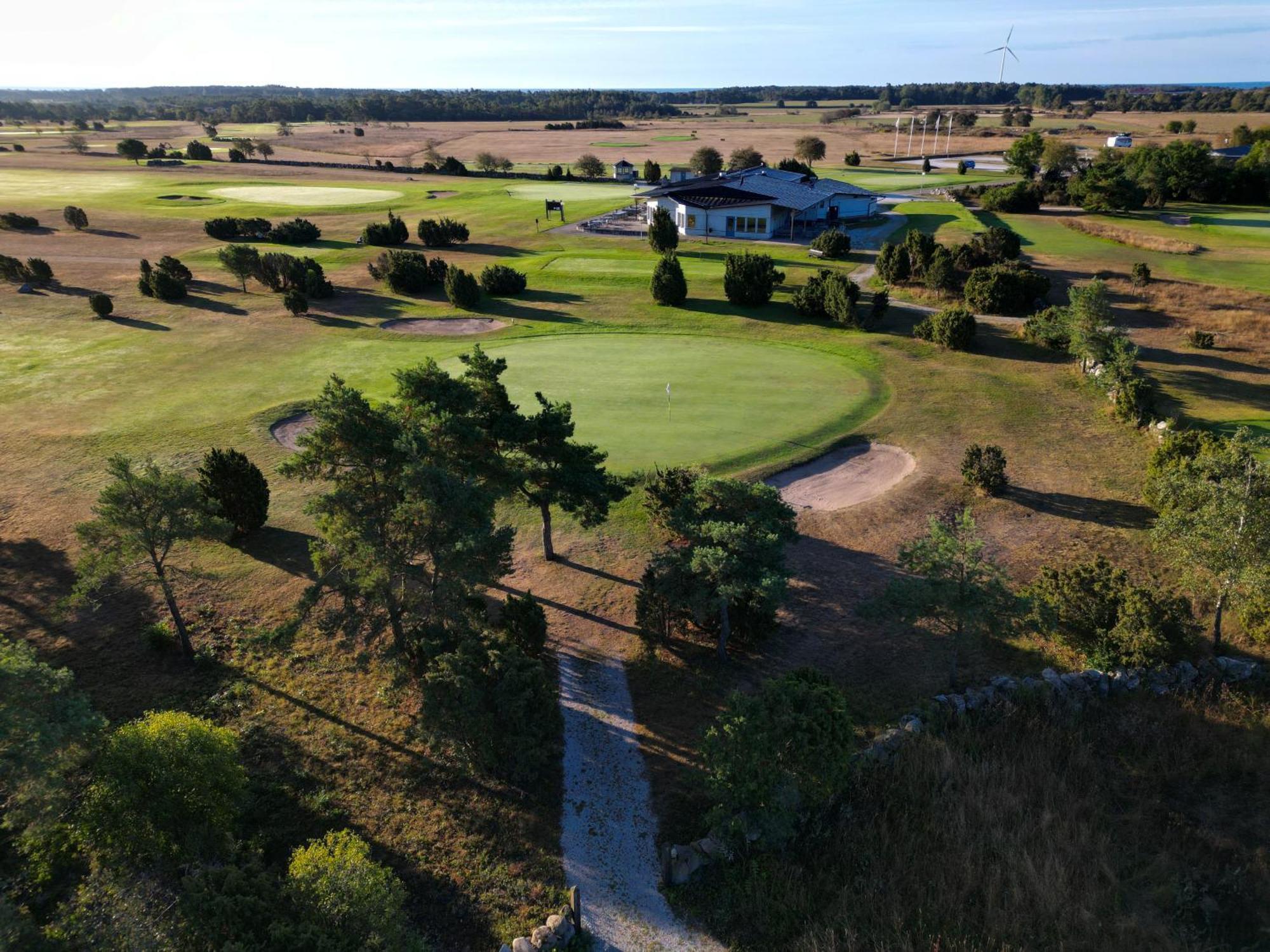 Naer Golfklubb Stugbyn Hotel Ljugarn Exterior photo